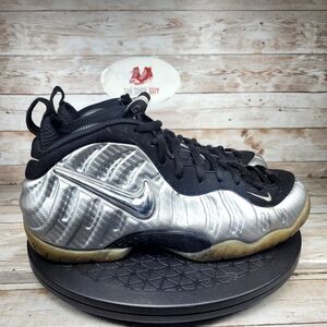 Nike Air Foamposite Men's Size 9 Silver Surfer Metallica Silver Athletic Shoes
